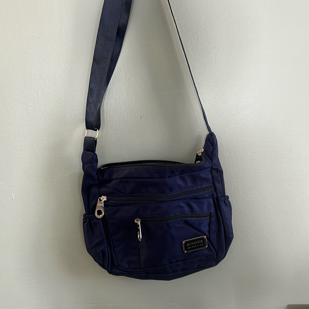 Soyater Crossbody bag NWOT in excellent condition with so many pockets (10)